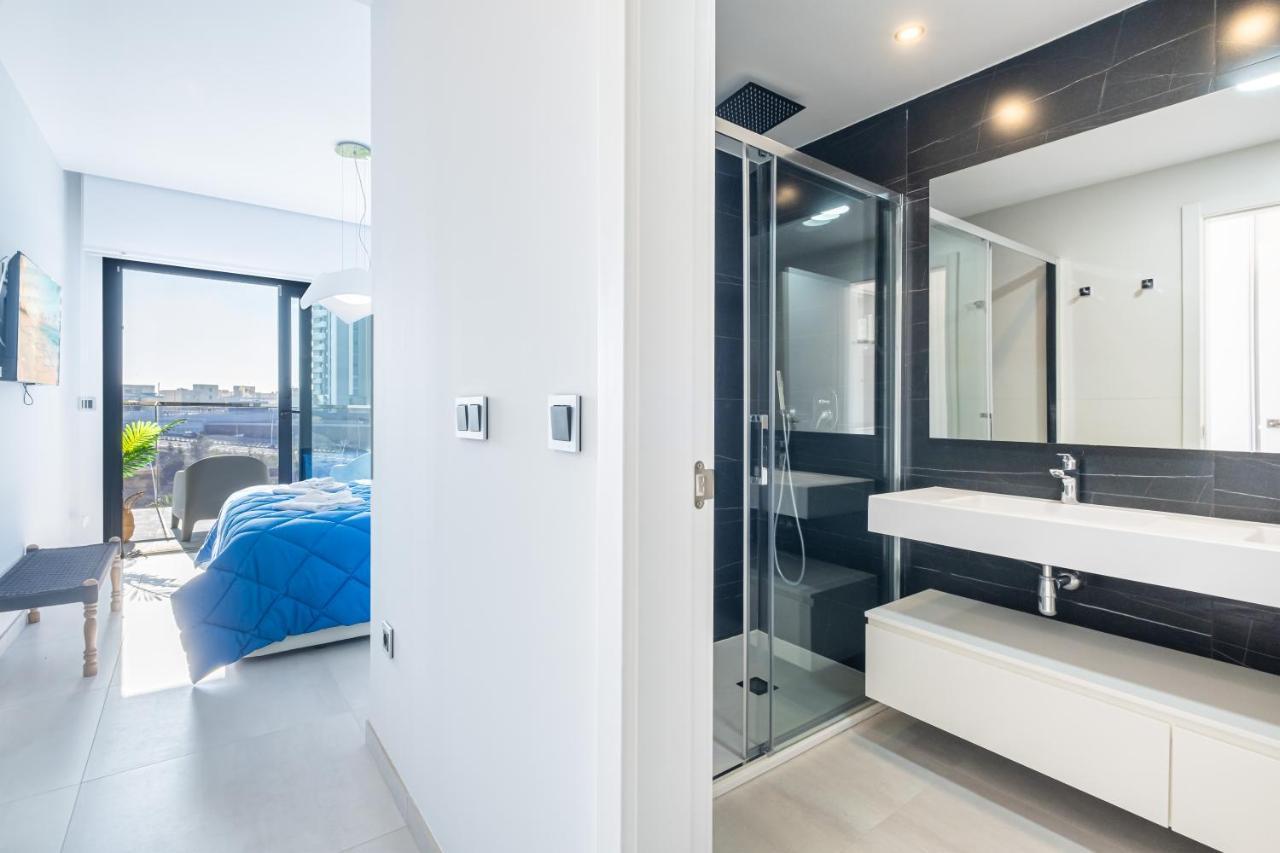 Sunset Waves Deluxe Poniente Appartement